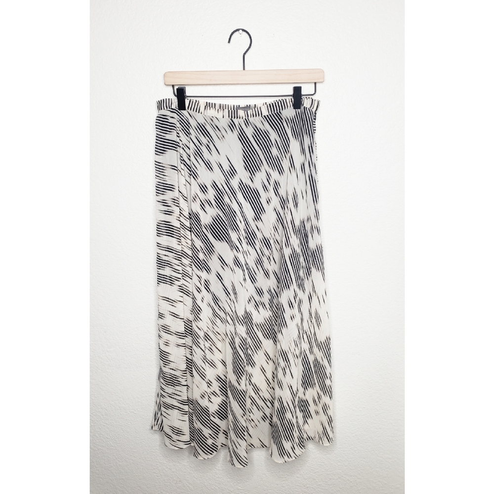 Vince Camuto Patterned Maxi Skirt Size 6